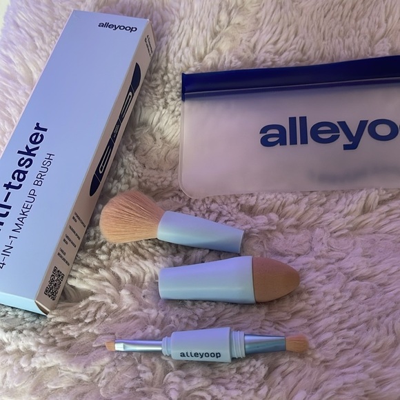 Multi tasker 4 in one makeup brush NWT it was unboxed never used Brand new - Picture 7 of 7